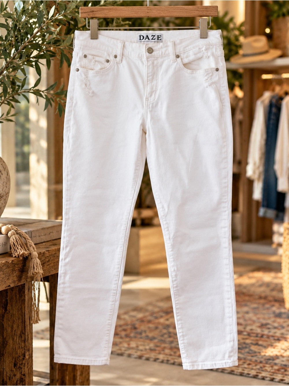 DAZE Just Right White High Rise Straight Jeans 30 Distressed Stretch